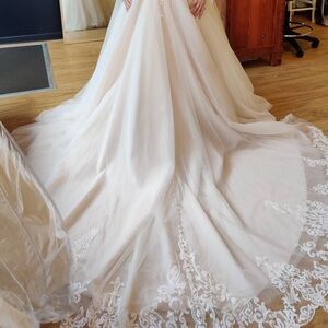 Size 10 Tamara wedding dress that has never been worn other than trying it on